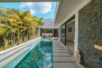 an infinity pool in the backyard of a villa at Villa Kalila: Elegant 2 BR Villa in Perfect Location ! in Seminyak