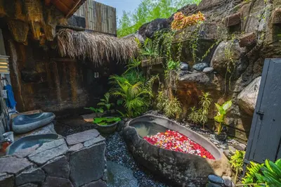 Gallery image of Tropical Villa Flintstones in Canggu