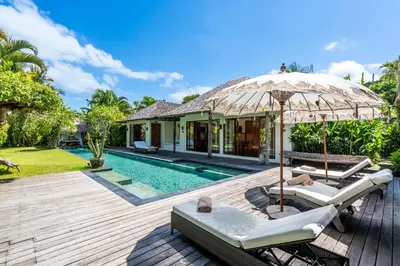 an image of a villa with a swimming pool at Villa Ku Besar by Villa Finder in Dalung
