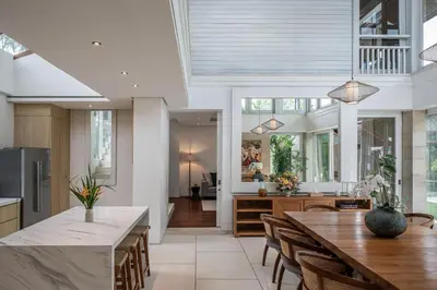 a kitchen and dining room with a table and chairs at Villa Batu Sari in Canggu