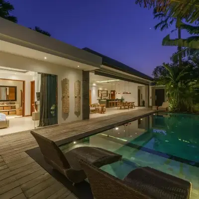 Villa Cuatro : Amazing 3BR Villa in Seminyak - Perfect Location