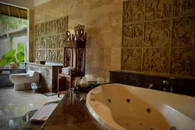 a large bathroom with a tub and a sink at Villa Hanani in Jimbaran