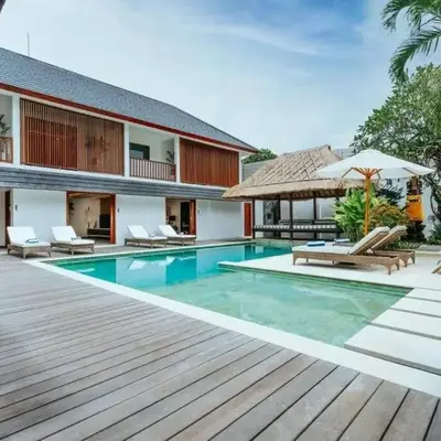 Spacious 4 Bedroom Private Villa in buzzy of Seminyak