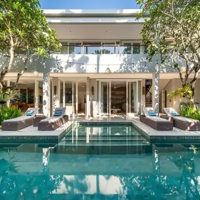 Villa Sunsara 2 - Spacious 4-Bedroom Haven next to Berawa Beach