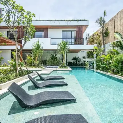 Brand new Luxury 5 br villa 200m to Brawah Beach