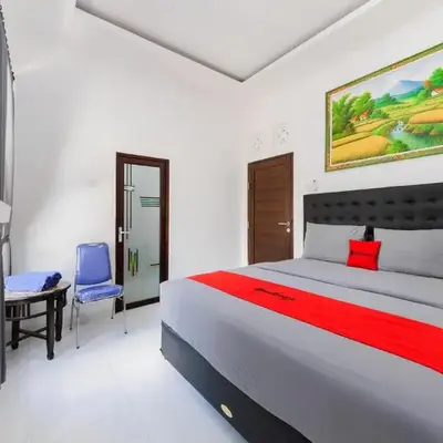 RedDoorz at Lotus House Seminyak