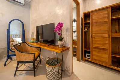 a home office with a desk and a television at Little Boutique Hotel No 101 in Canggu