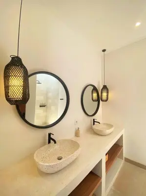 a bathroom with two sinks and a mirror at Cosy 2bed/2bath villa 5 min to beach in Dalung
