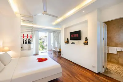 a white bedroom with a large white bed in a room at Cosy 1 Bd Pvt Apartment with shared kitchen and pool in Seminyak