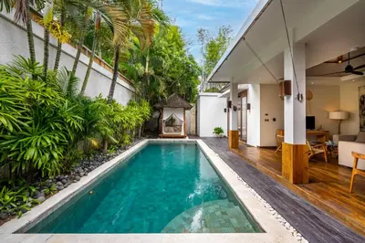 an infinity pool in the backyard of a villa at Villa Chloe by Pertama Management in Seminyak