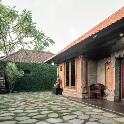 Segara Beach House Villa - Kuta