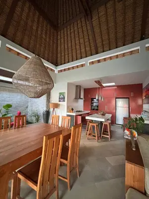 a kitchen and dining room with a table and chairs at Villa Jepun in Canggu