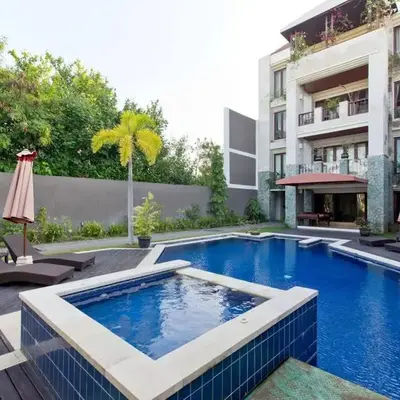 Quiet Central Seminyak 2bd 2 bath and walk to eat st