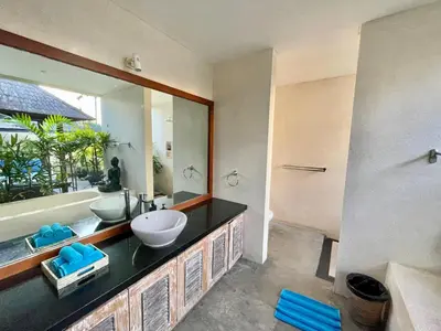 a bathroom with two sinks and a large mirror at Classic tropical villa with private pool in Umalas in Dalung
