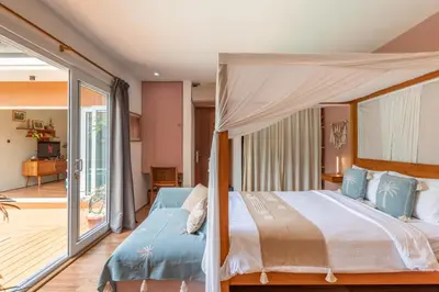 a bedroom with a bed and a balcony at Villa Santai pour 4 personnes à Seminyak in Seminyak