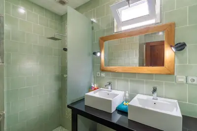 a bathroom with two sinks and a mirror at Villa Santai pour 4 personnes à Seminyak in Seminyak