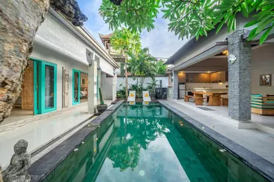 an infinity pool in the backyard of a villa at Q LO 1 , Seminyak in Seminyak