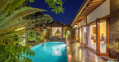 a swimming pool in the middle of a house at ViLLA GREEN MANGGO III in Seminyak