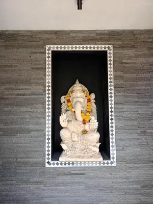 a white statue in a niche in a wall at Ronta Bungalows in Legian