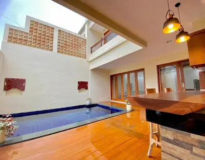 a swimming pool in the middle of a living room at Villa Sanur 3 in Sanur
