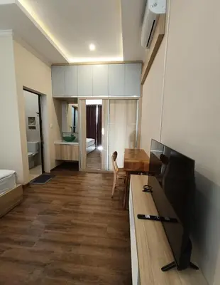 a living room with a kitchen and a dining room at Room Hangtuah Sanur in Kuta