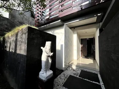 a white statue in the courtyard of a house at White Lotus Villa by Miel Property in Seminyak
