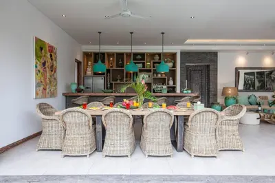 a dining room with a table and wicker chairs at Seminyak Luxueuse villa 2 chambres in Seminyak