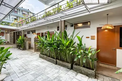 a courtyard in a building with plants at SNUG Kuta in Kuta
