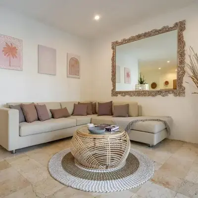 Heart of Seminyak 2bed 2bath 2 pools super quiet