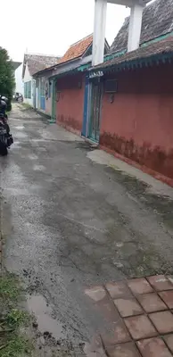 an empty street in front of a building at HI Lonny Villa Seminyak in Seminyak