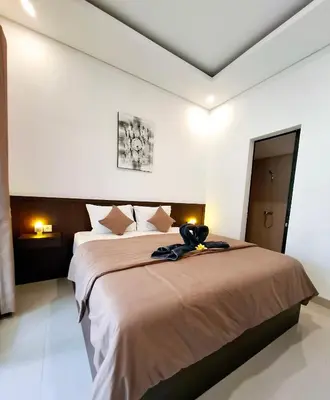 a bedroom with a large bed in a room at Wisman House by Pigeon in Jimbaran