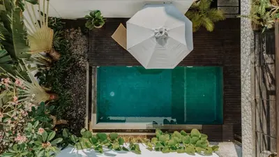 an overhead view of a swimming pool with an umbrella at Villa Casa Rumi in Canggu