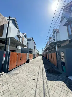 an empty street in front of a building at Town House, Modern Minimalis, Lokasi Strategis in Seminyak