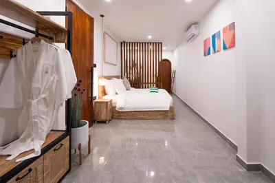 a bedroom with a bed in a room at La Vilaya Villa in Kerobokan