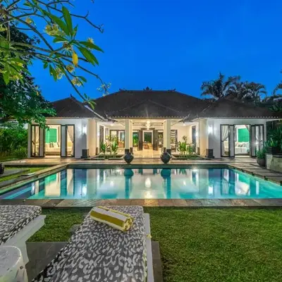 Ocean Two 4BR Family Retreat Oberoi