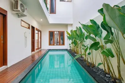 a swimming pool in a house with plants at Nice Villa In Seminyak #YoNa in Seminyak