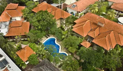 an overhead view of a resort with a swimming pool and trees at Jepun Bali Hotel in Kuta