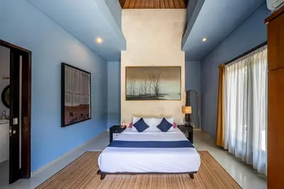 a bedroom with a bed with blue walls at Villa Tanaka Spacious Family Villa Berawa in Canggu