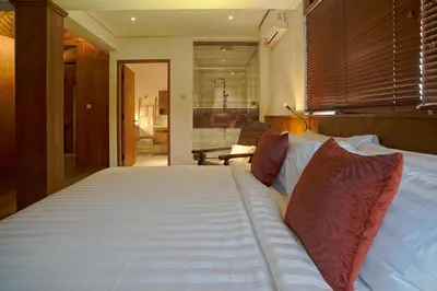 a bedroom with a large white bed in a room at Juan Villa Legian in Seminyak