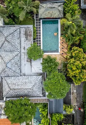 an overhead view of a swimming pool with plants at Villa Melbourne in Seminyak