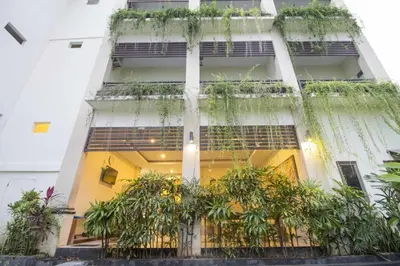 a building with plants on the side of it at RedDoorz at Benesari 2 Legian in Kuta