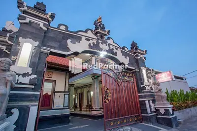a building with a red door in front of it at Wita Homestay Berawa in Canggu