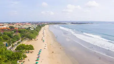 an overhead view of a beach with people and the ocean at Swiss-Belexpress Kuta Legian in Kuta