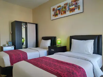 two beds in a hotel room with at Beji Ayu Homestay in Seminyak