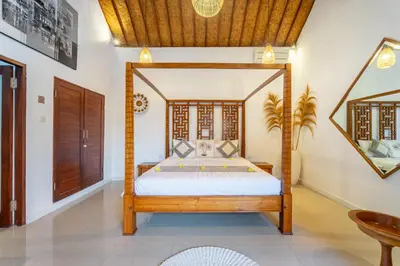 a bedroom with a canopy bed in a room at Villa Mangga 3 chambres seminiak in Seminyak