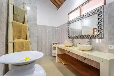 a bathroom with a sink and a mirror at Villa Mangga 3 chambres seminiak in Seminyak