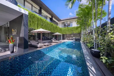 an infinity pool in a villa with plants on the wall at Villa Balimu Seminyak in Seminyak