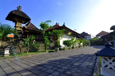 a cobblestone street next to a building at Arik Homestay Canggu in Canggu