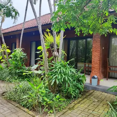 Adus Beach Inn