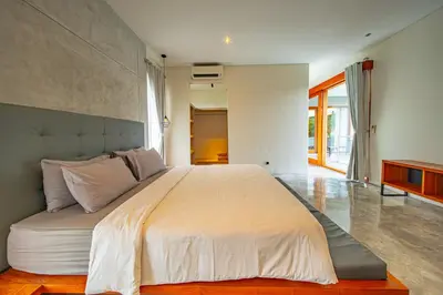 a bedroom with a large white bed in a room at SooBali Niscala Villa 5 Bedroom in Canggu